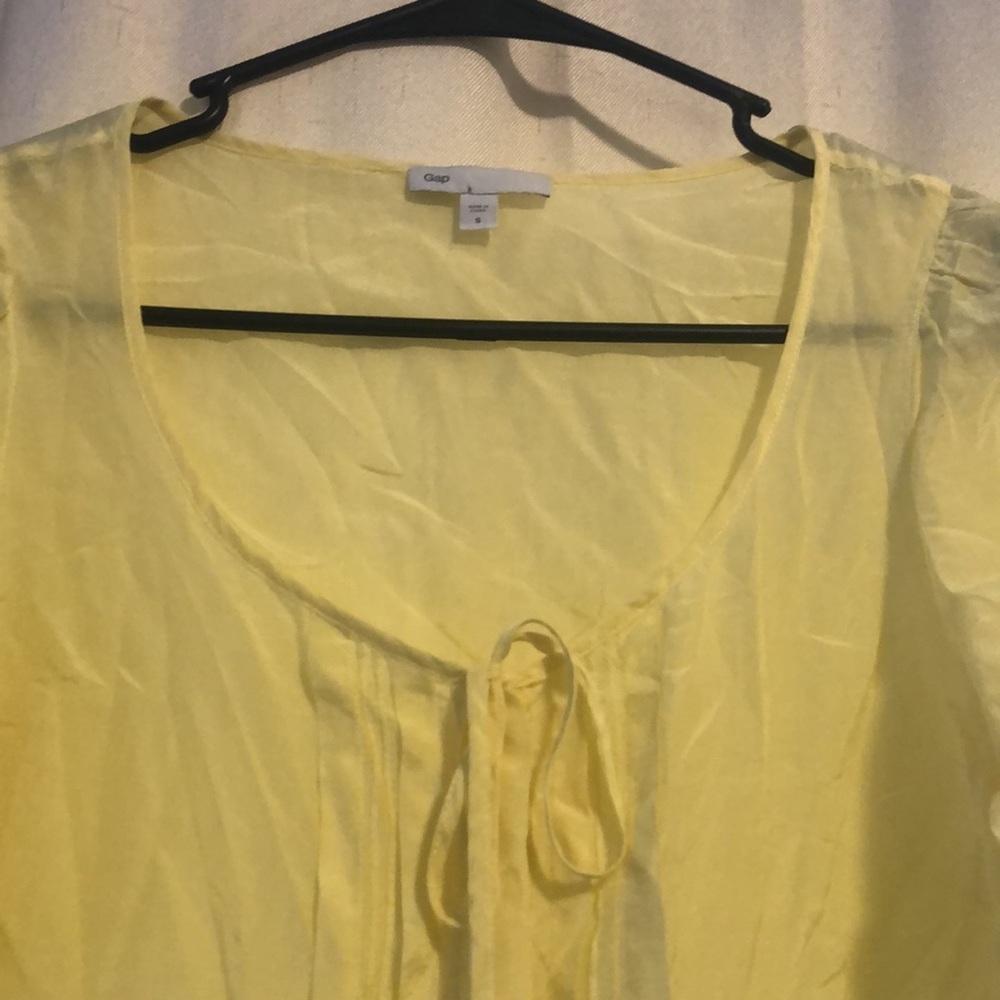 🎉4 for $20 Gap lightweight button down blouse - Picture 2 of 7